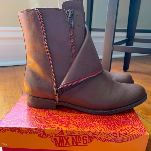 NIB Mix No. 6 'Prince' Booties (USA sz 9.5) - Picture 1 of 4